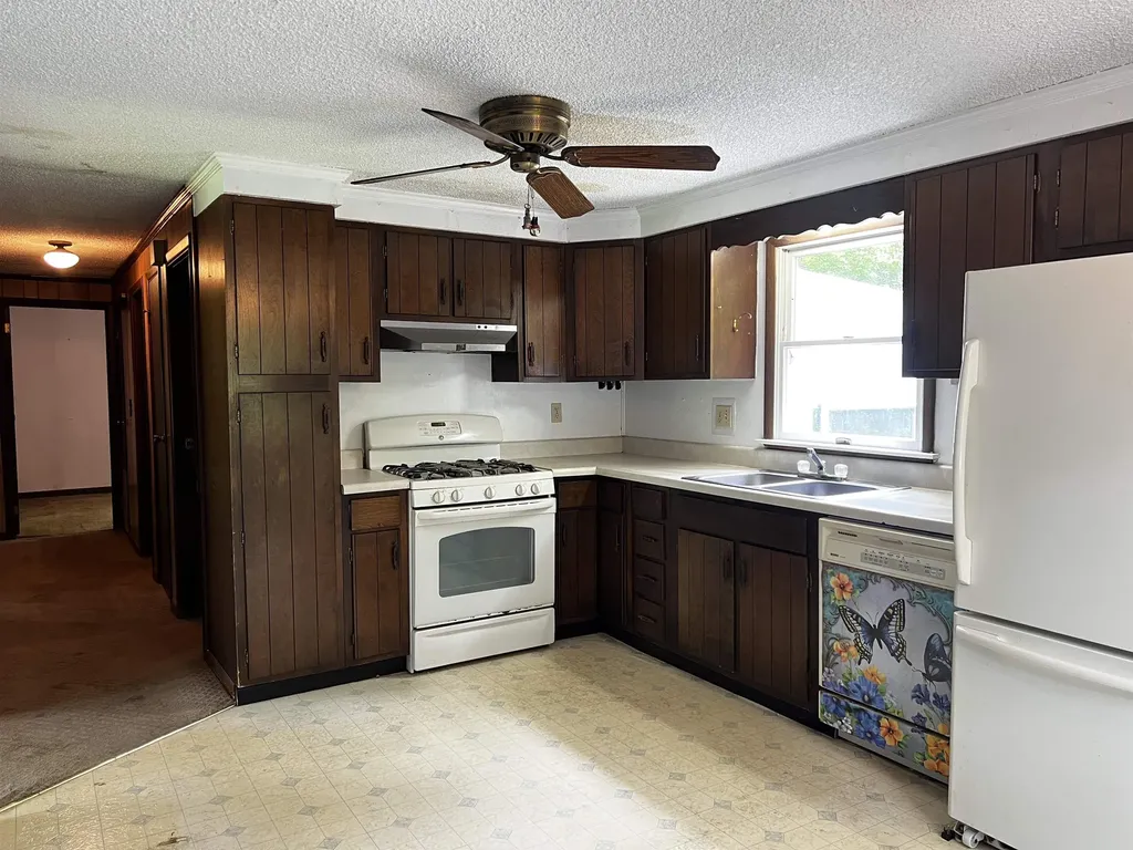 29 Oak Hill Road Hinsdale NH 03451