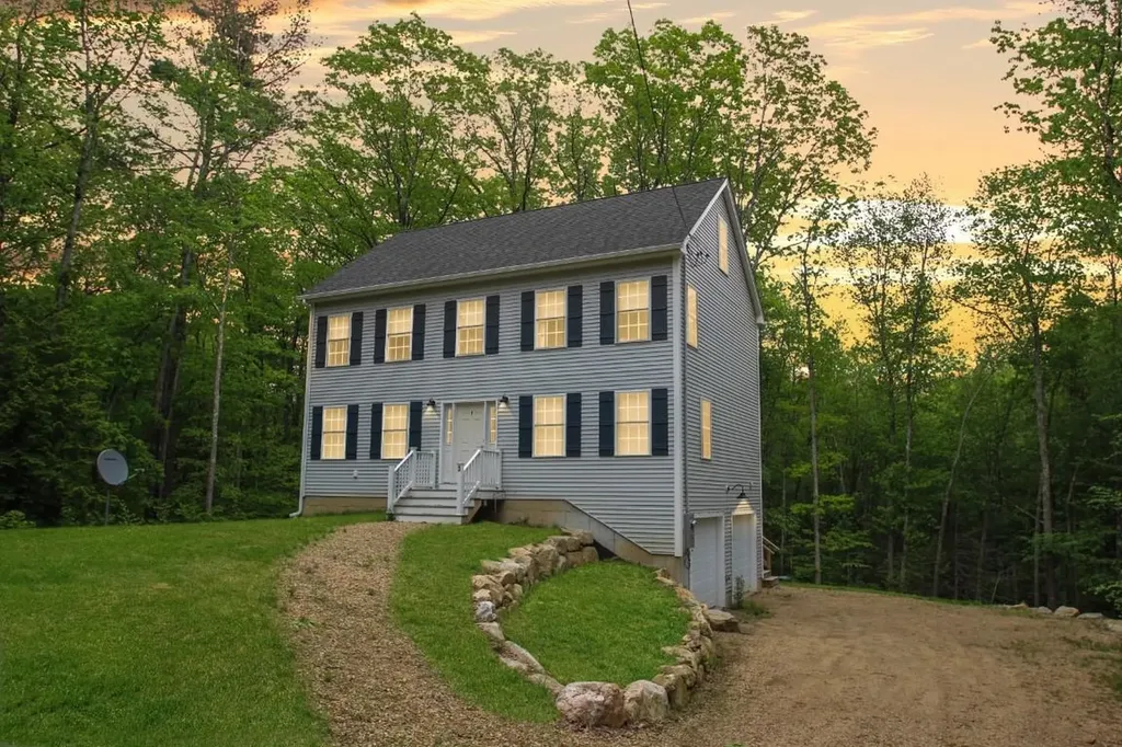 5 Mooers Road Raymond NH 03077