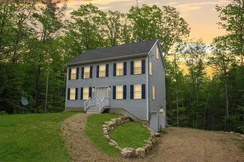 5 Mooers Road Raymond NH 03077