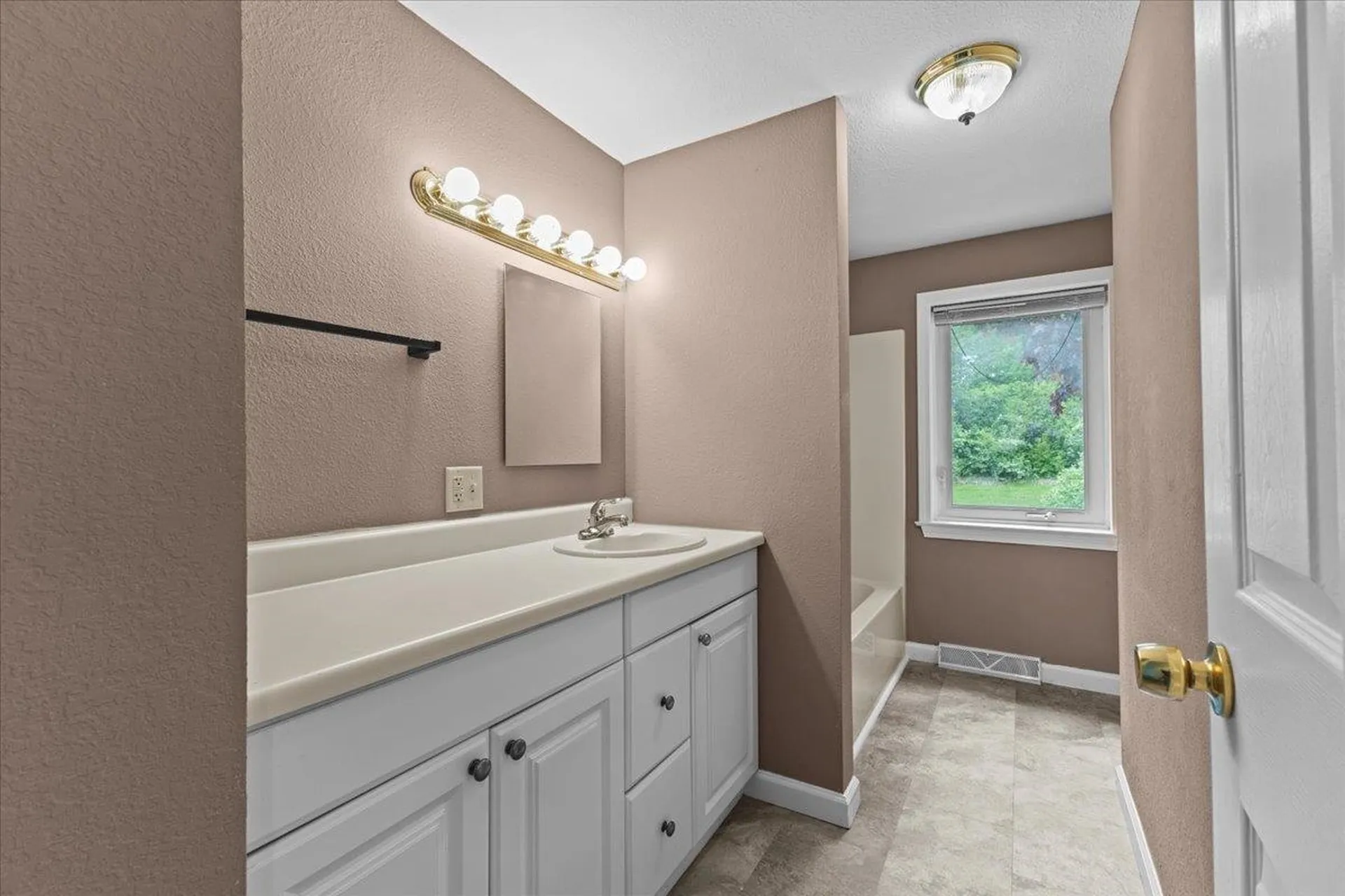 11 Ledgewood Court Middlebury VT 05753