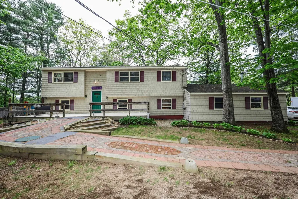 11 Riverside Drive Rochester NH 03867
