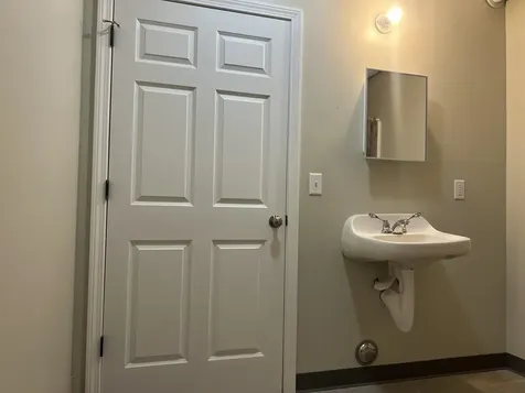 4 Peabody Annex Derry NH 03038