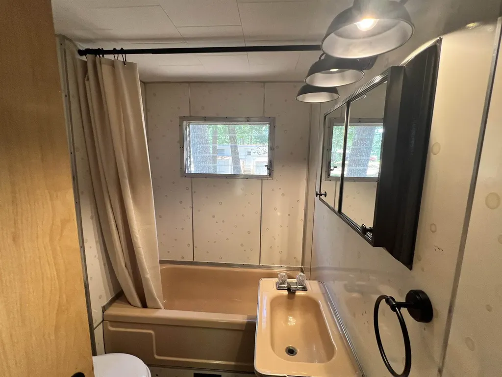 127 Merrymeeting Lane Alton NH 03809