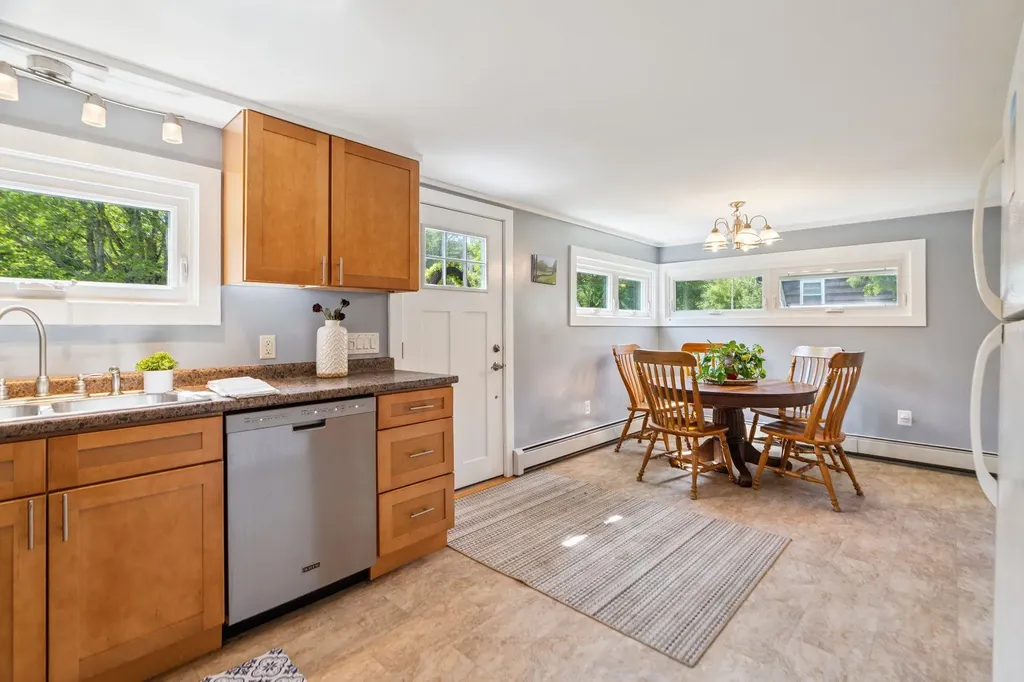 626 County Road New London NH 03257