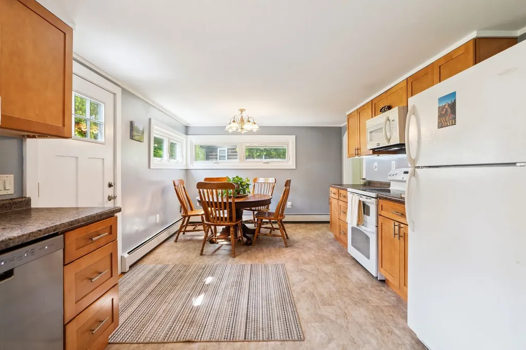 626 County Road New London NH 03257