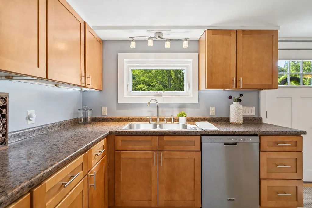 626 County Road New London NH 03257