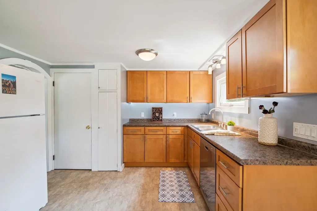 626 County Road New London NH 03257