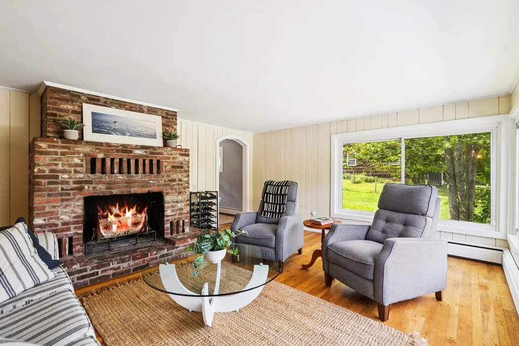 626 County Road New London NH 03257