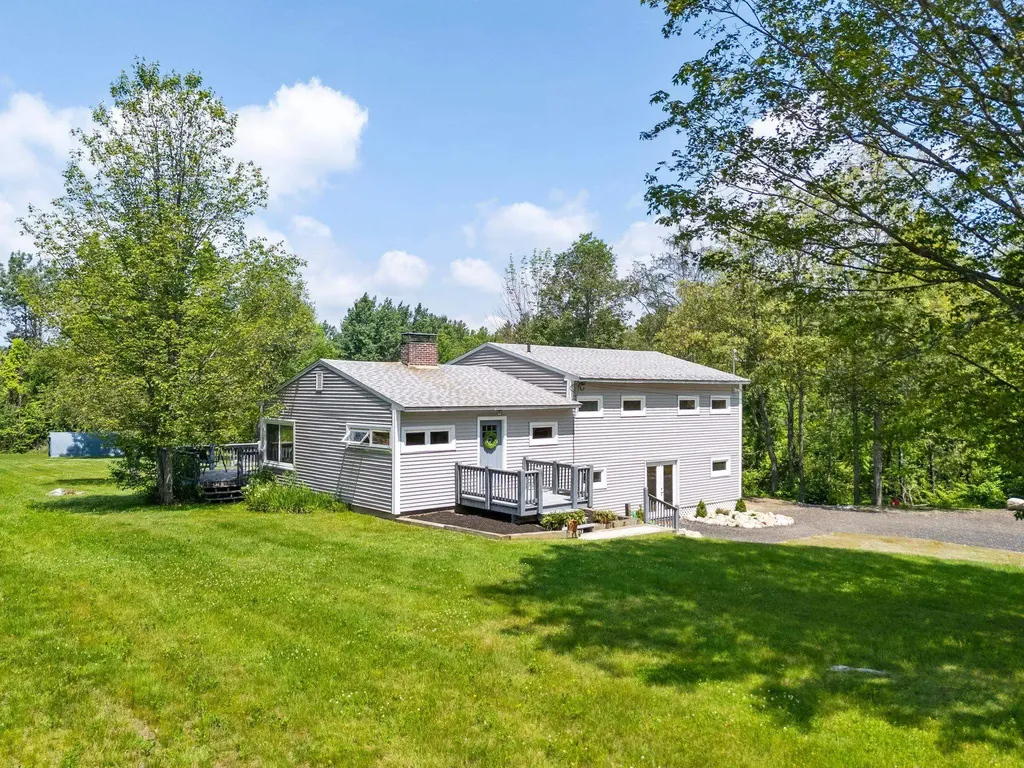 626 County Road New London NH 03257