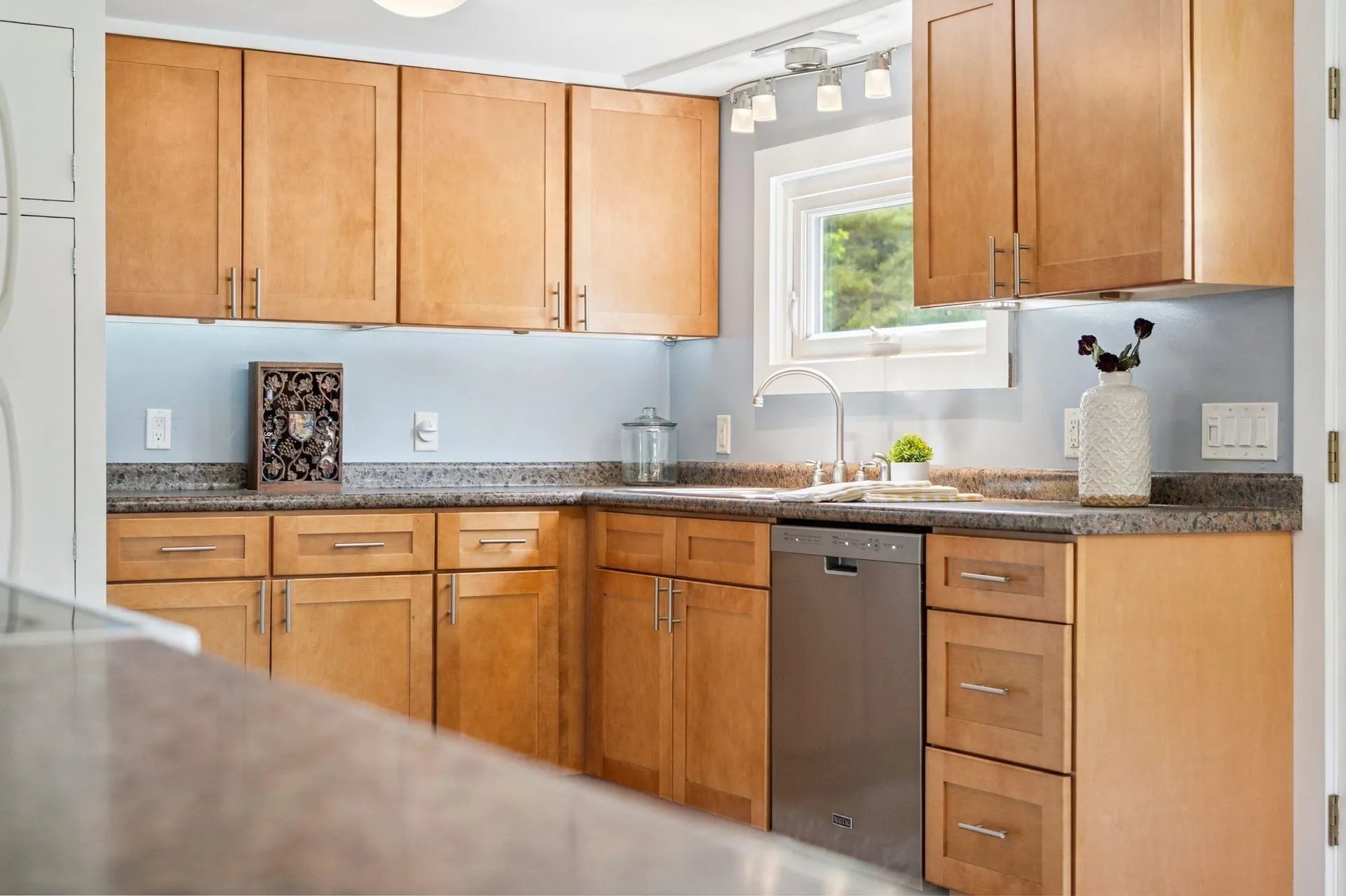 626 County Road New London NH 03257