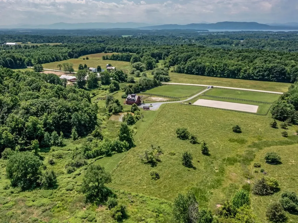 754 Four Winds Road Ferrisburgh VT 05473
