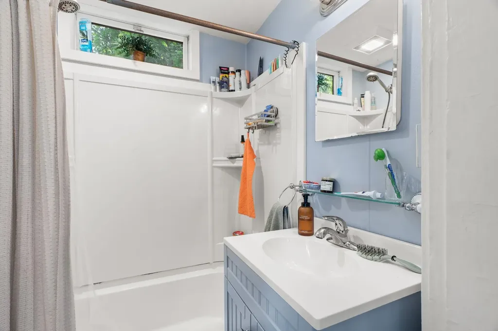 89 4th Street Manchester NH 03102