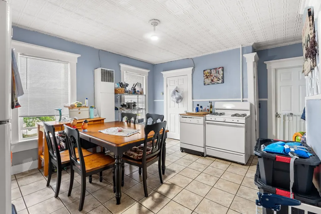 89 4th Street Manchester NH 03102