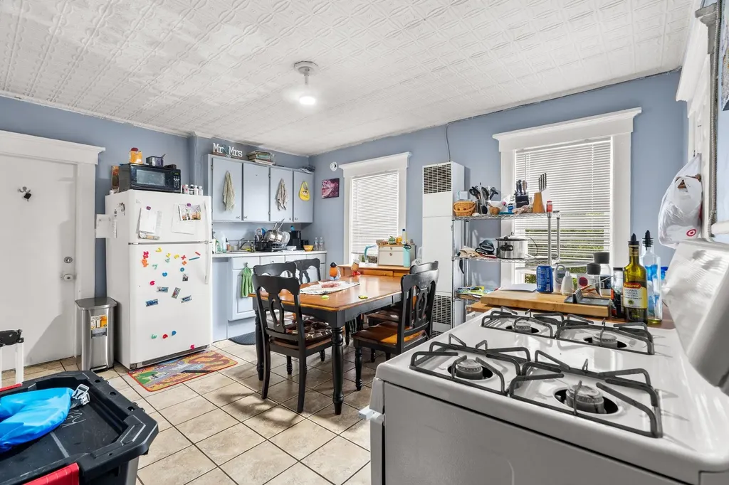 89 4th Street Manchester NH 03102