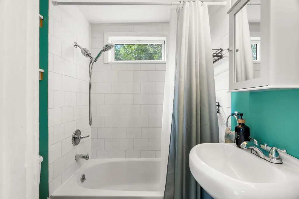 89 4th Street Manchester NH 03102