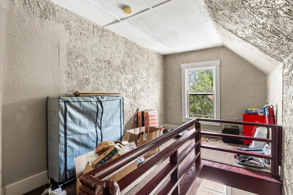 89 4th Street Manchester NH 03102