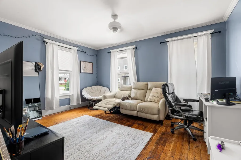 89 4th Street Manchester NH 03102