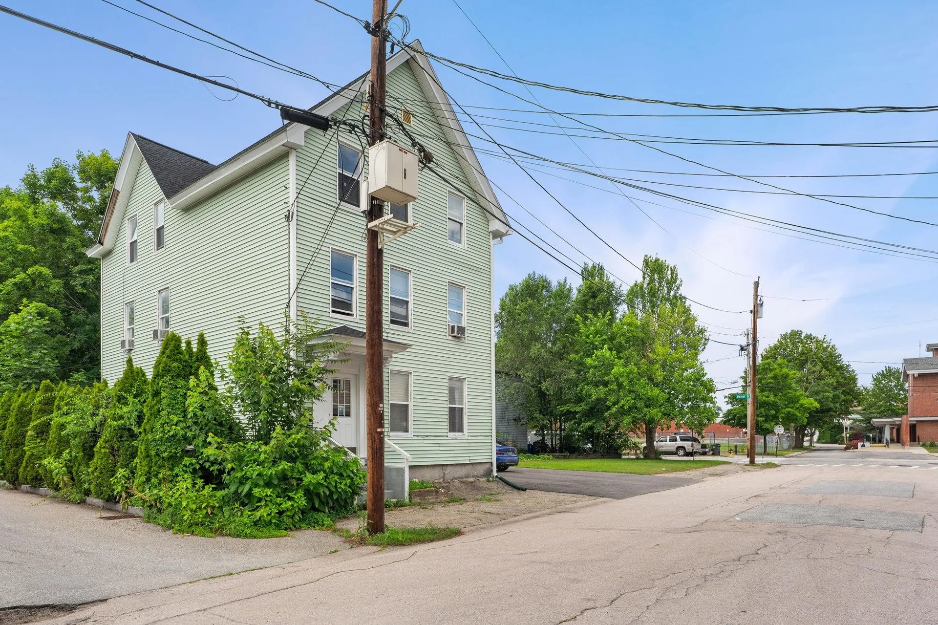 89 4th Street Manchester NH 03102