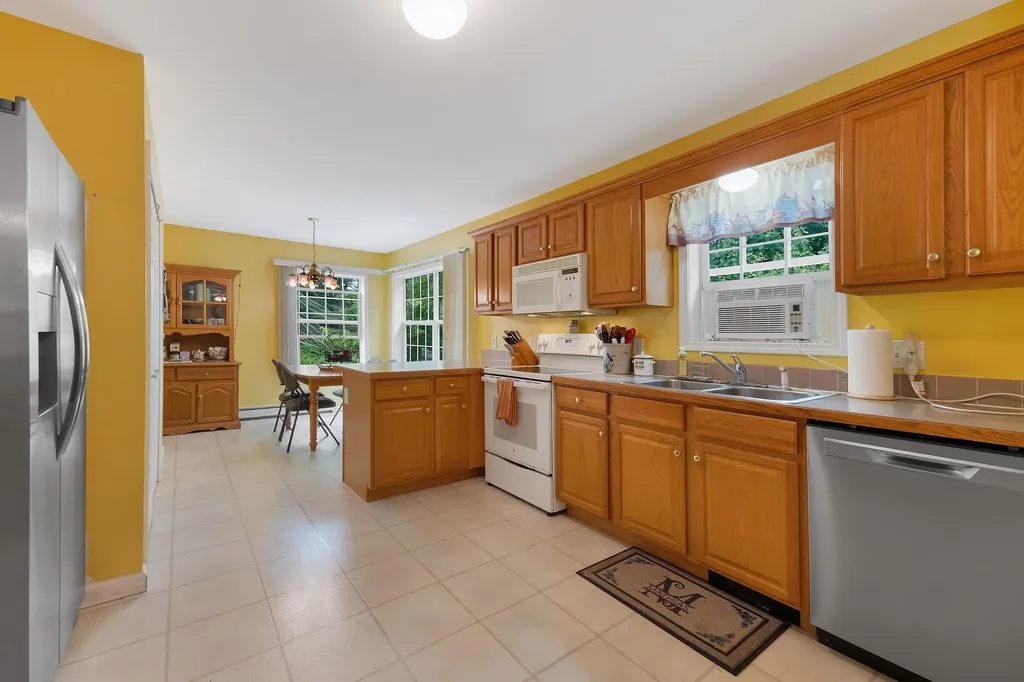 7 Amanda Street Rochester NH 03867