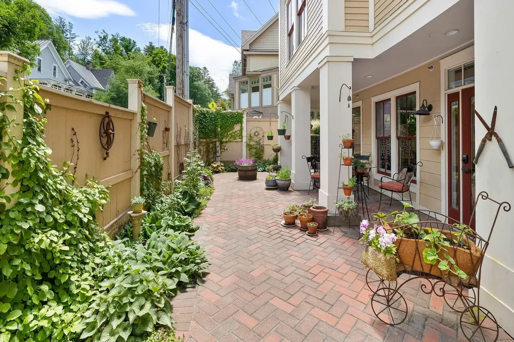 162 South Main Street Stowe VT 05672