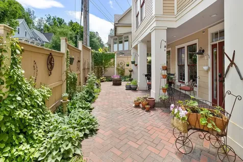 162 South Main Street Stowe VT 05672