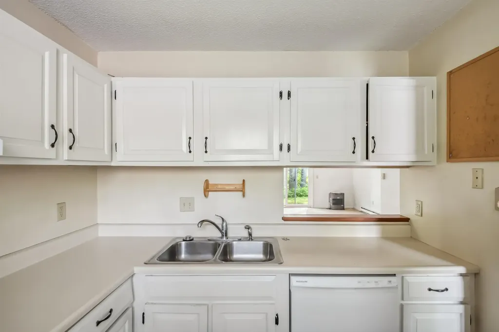 239 Twin Oaks Terrace South Burlington VT 05403