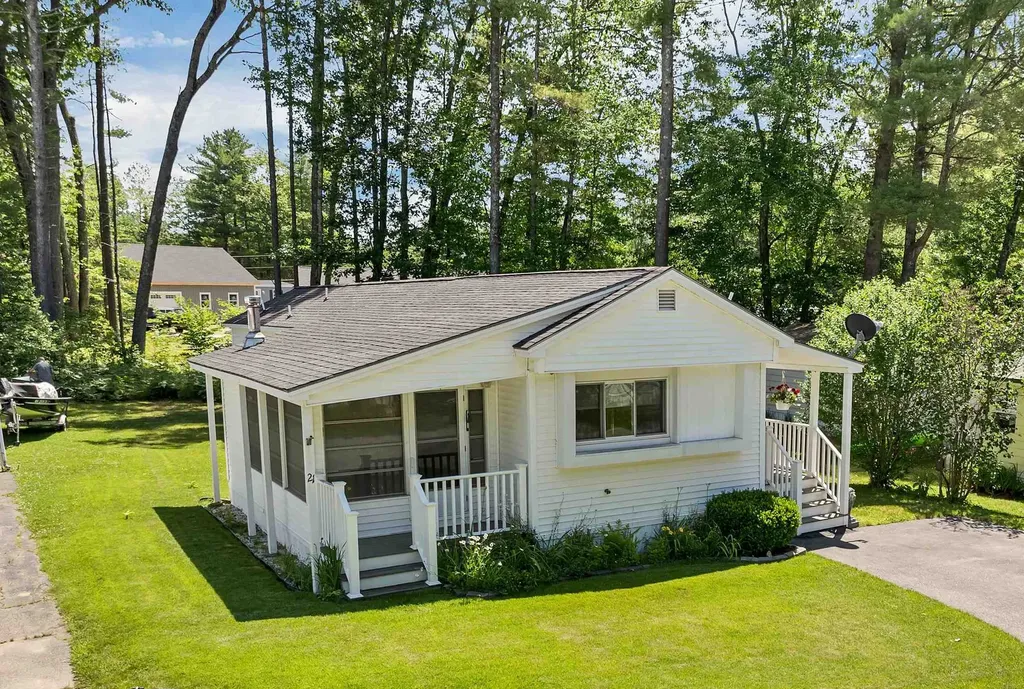 21 Joy Avenue Belmont NH 03220