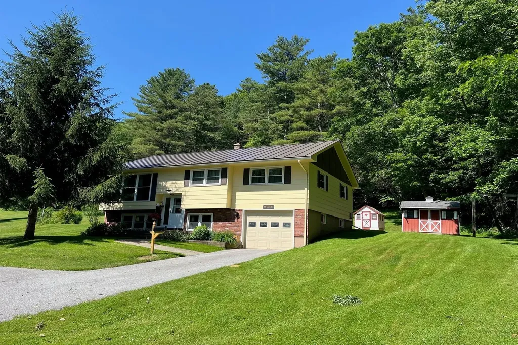 29 Center Street Proctor VT 05765