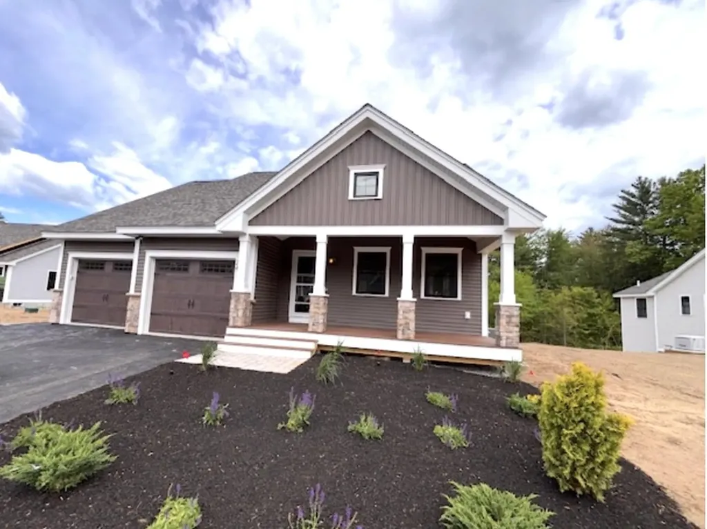 24 Edgewater Way Brentwood NH 03833
