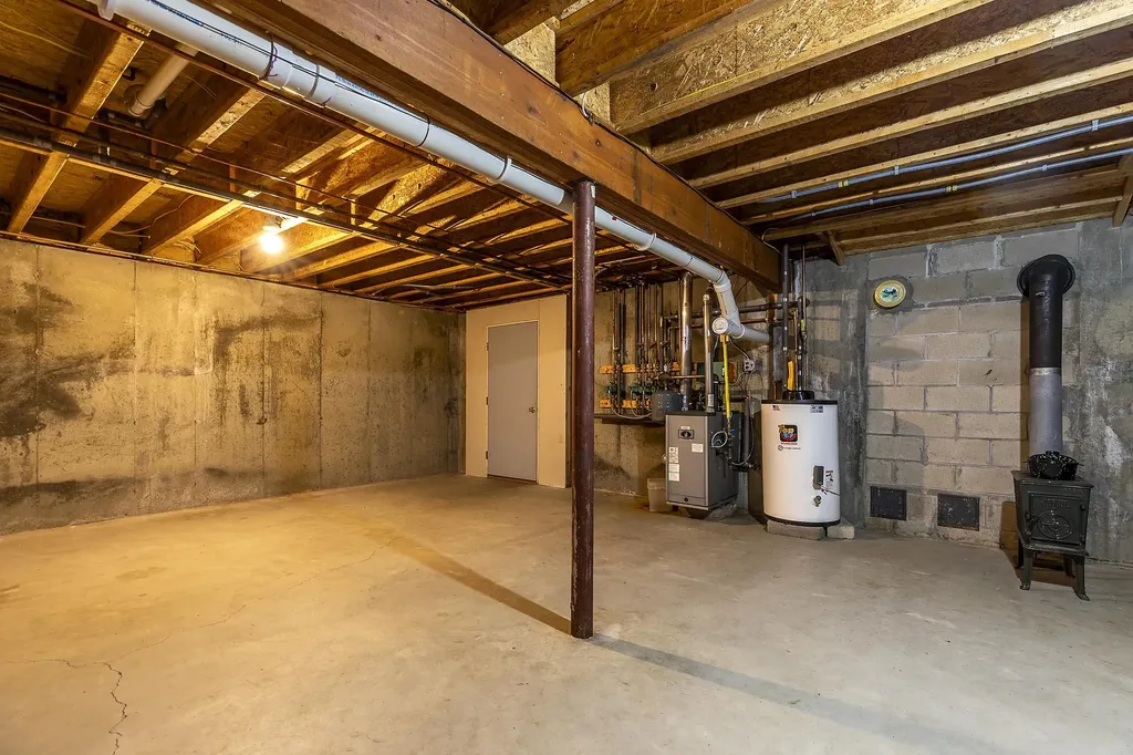 64 Gleason Farm Lane Jamaica VT 05343