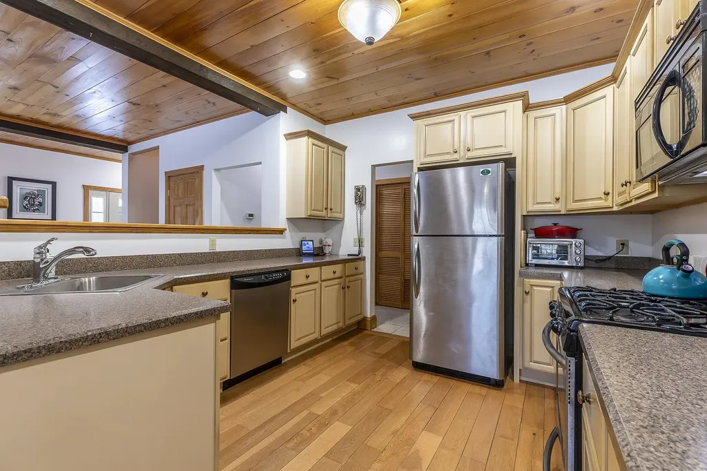 64 Gleason Farm Lane Jamaica VT 05343