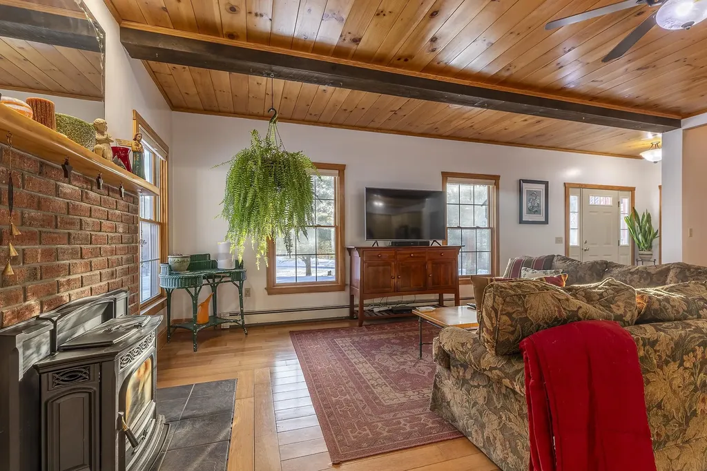 64 Gleason Farm Lane Jamaica VT 05343