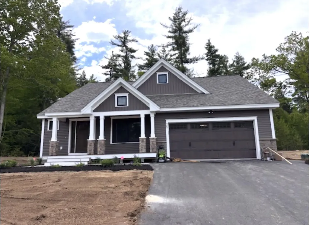 25 Edgewater Way Brentwood NH 03833
