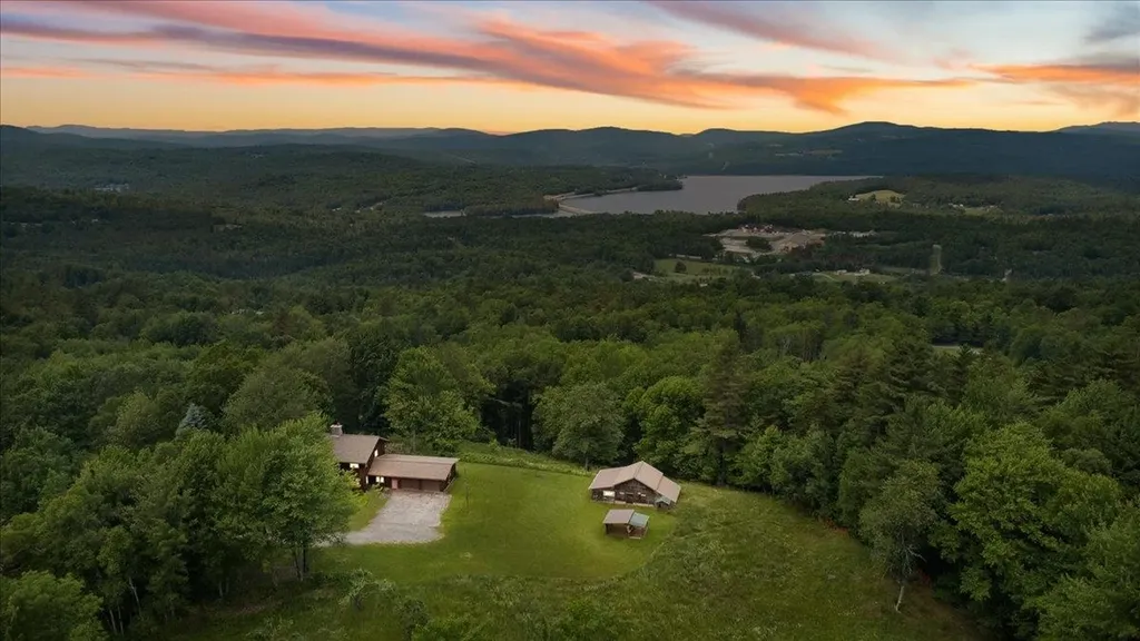 985 Slate Ledge Road Littleton NH 03561