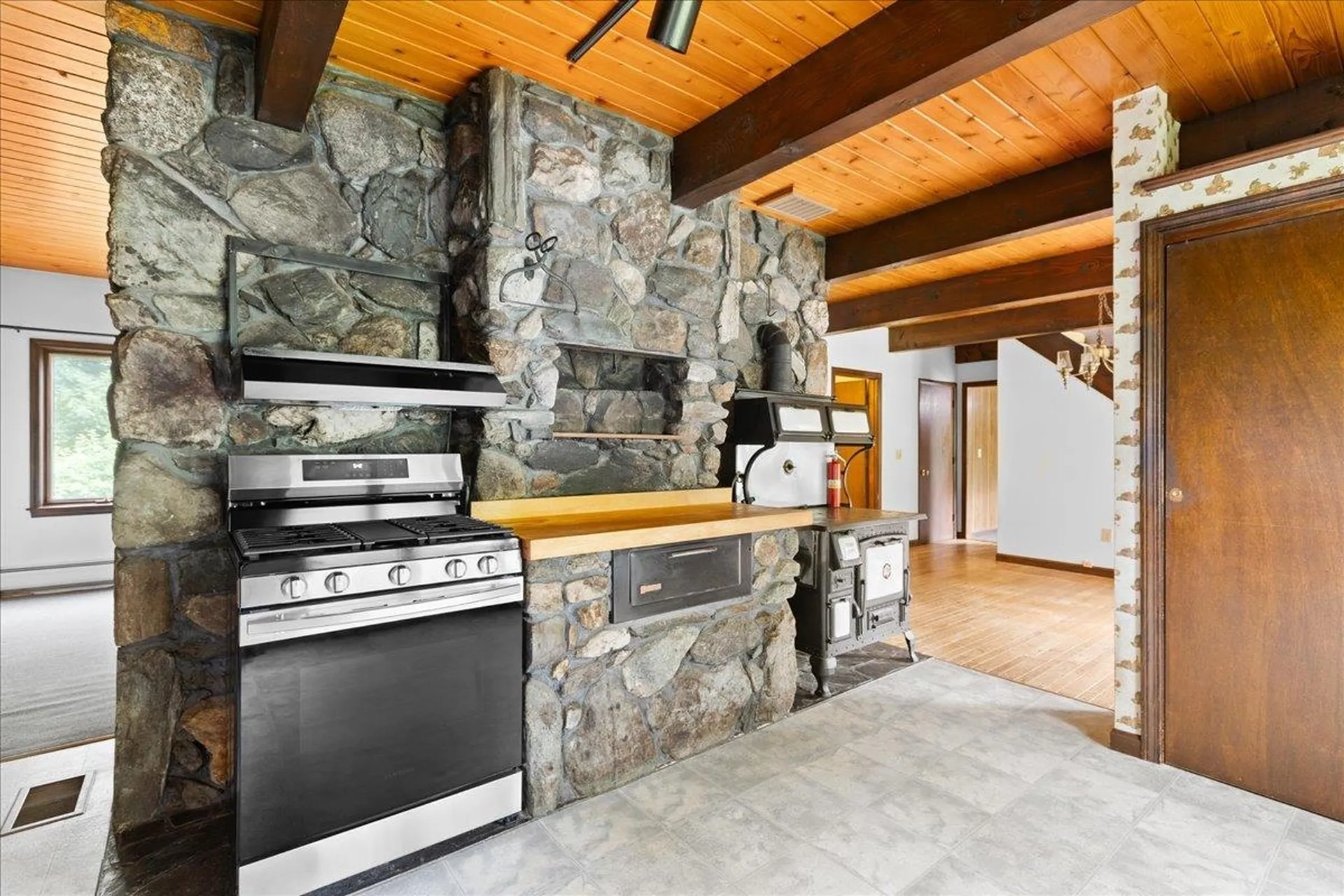 985 Slate Ledge Road Littleton NH 03561