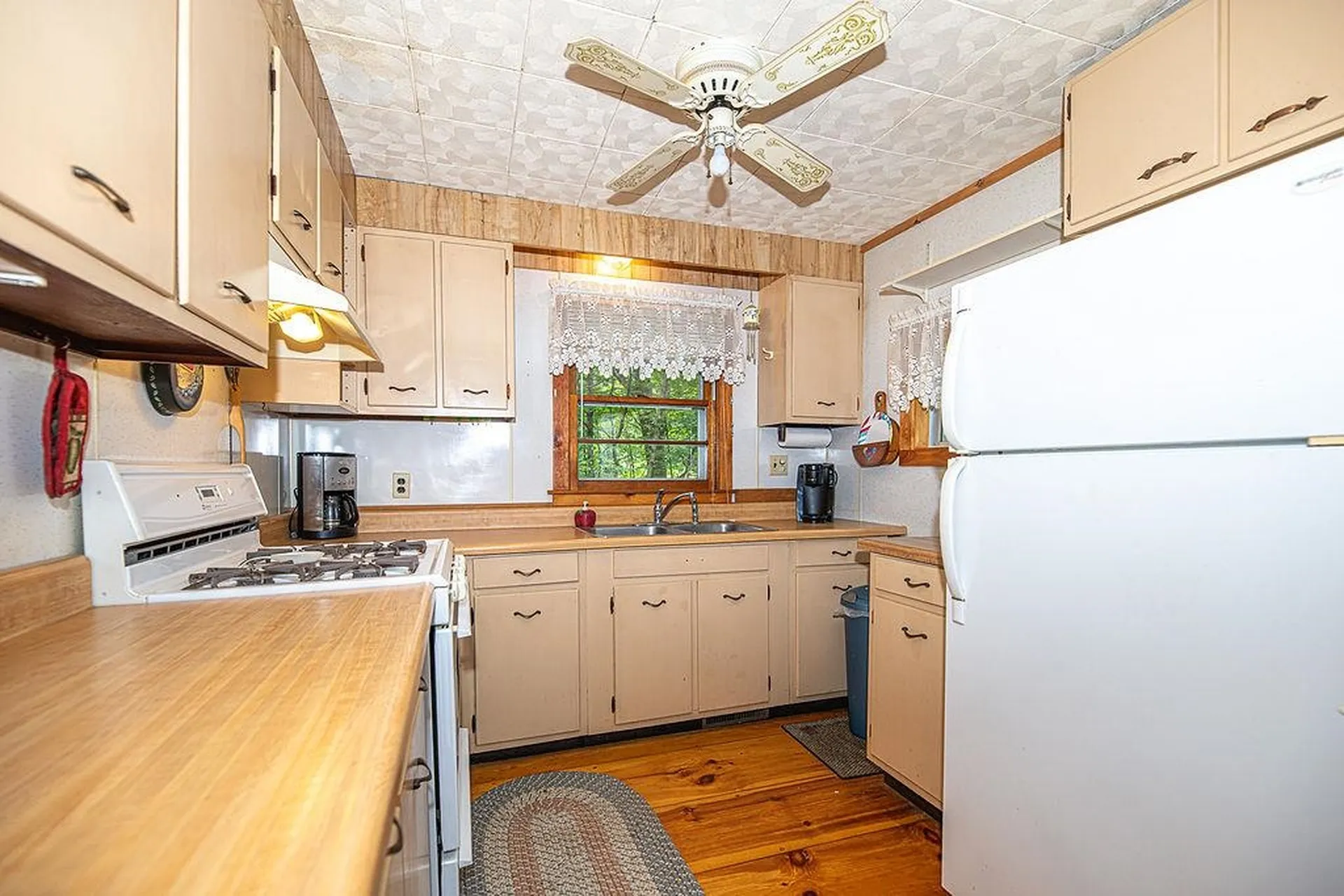 19 Boulder Pass Hillsborough NH 03244