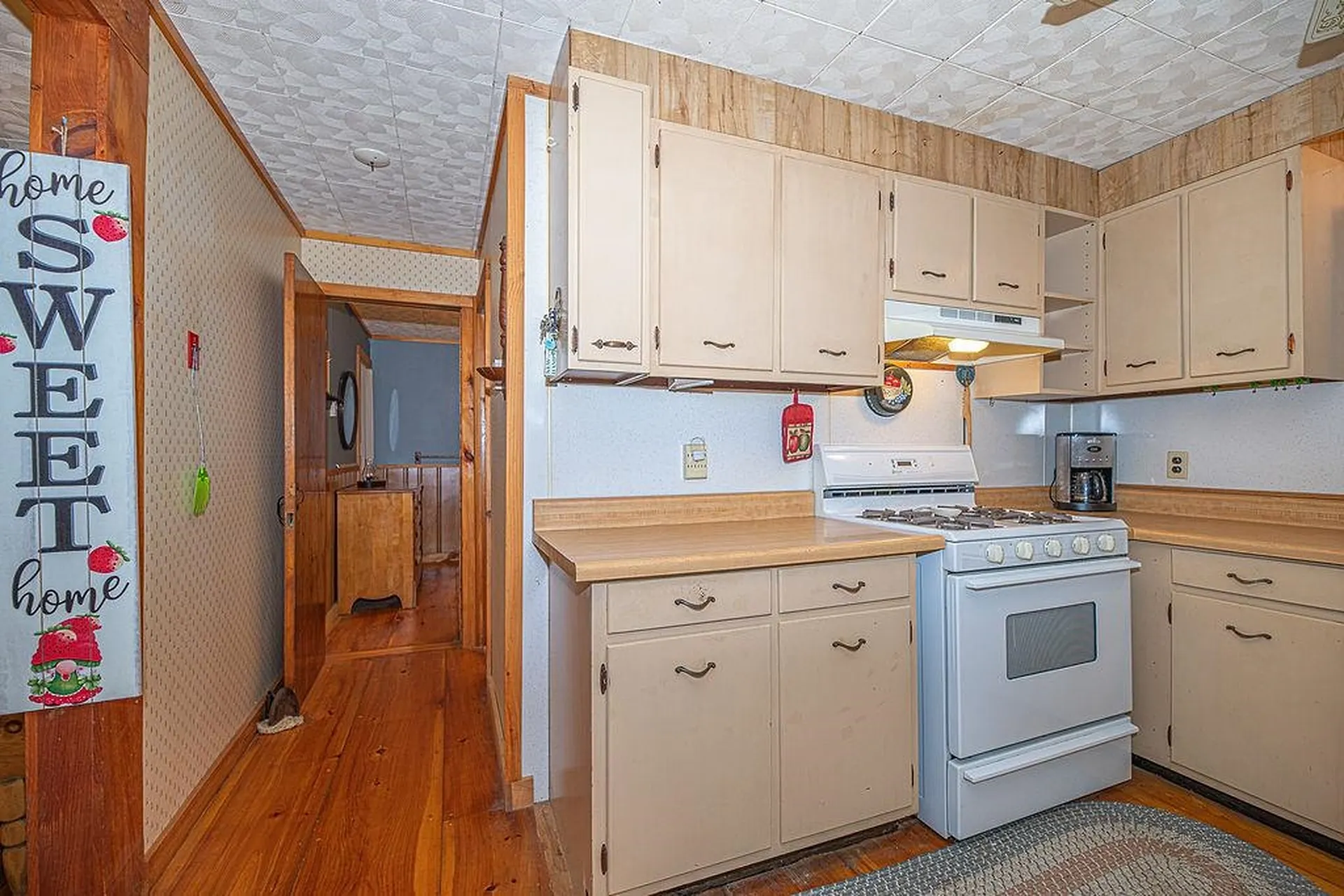 19 Boulder Pass Hillsborough NH 03244