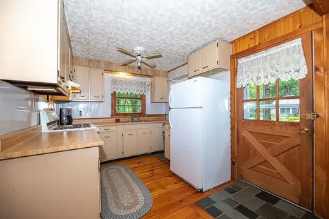19 Boulder Pass Hillsborough NH 03244