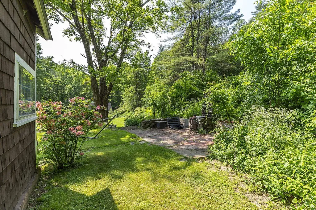 371 Vt Route 12 Hartland VT 05048