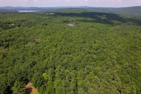 51 Old Center Road Deerfield NH 03037