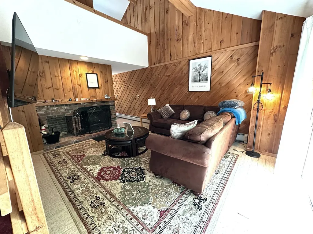 5E Polar Bear N Dover VT 05356