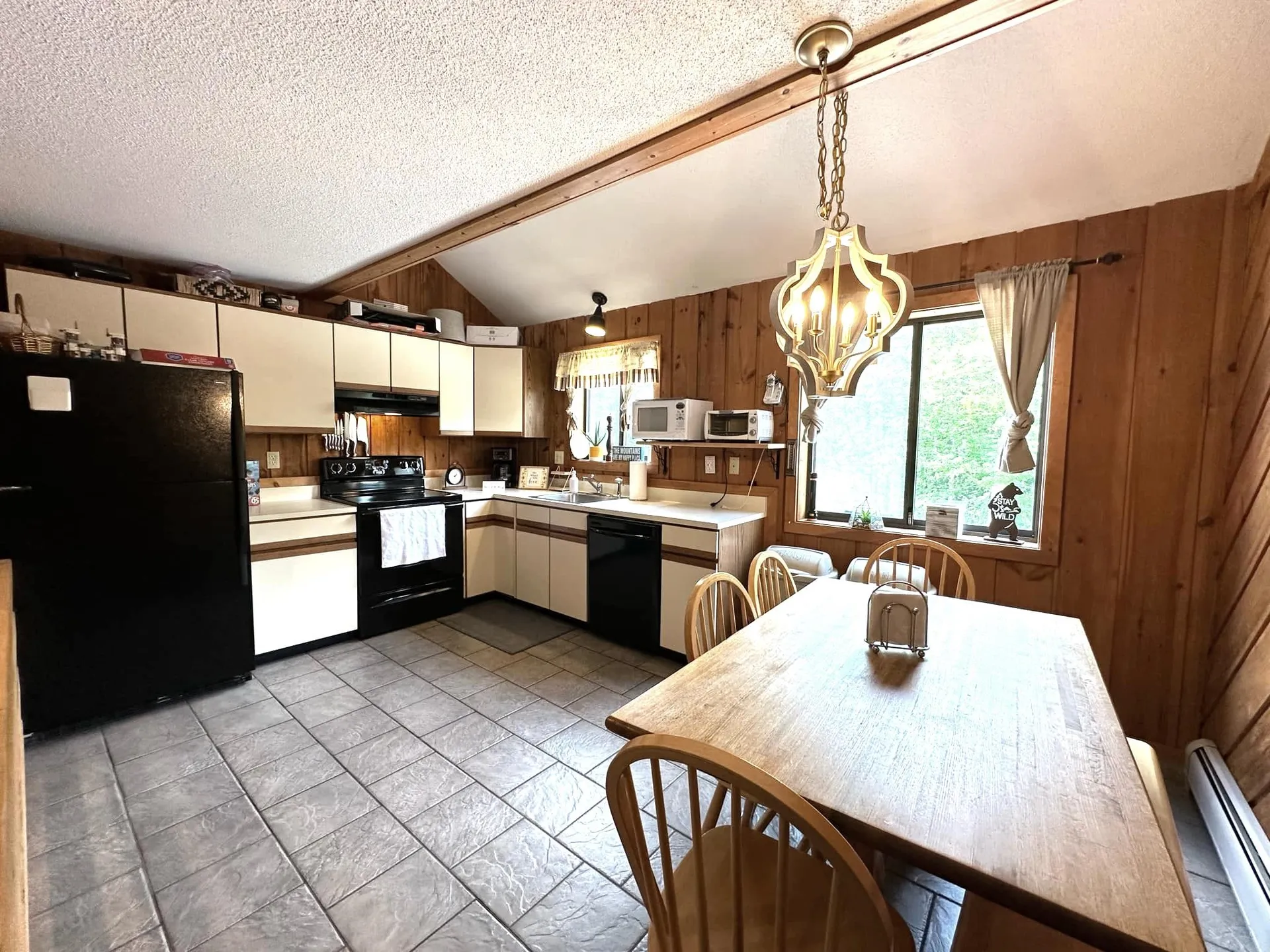 5e Polar Bear N Dover VT 05356