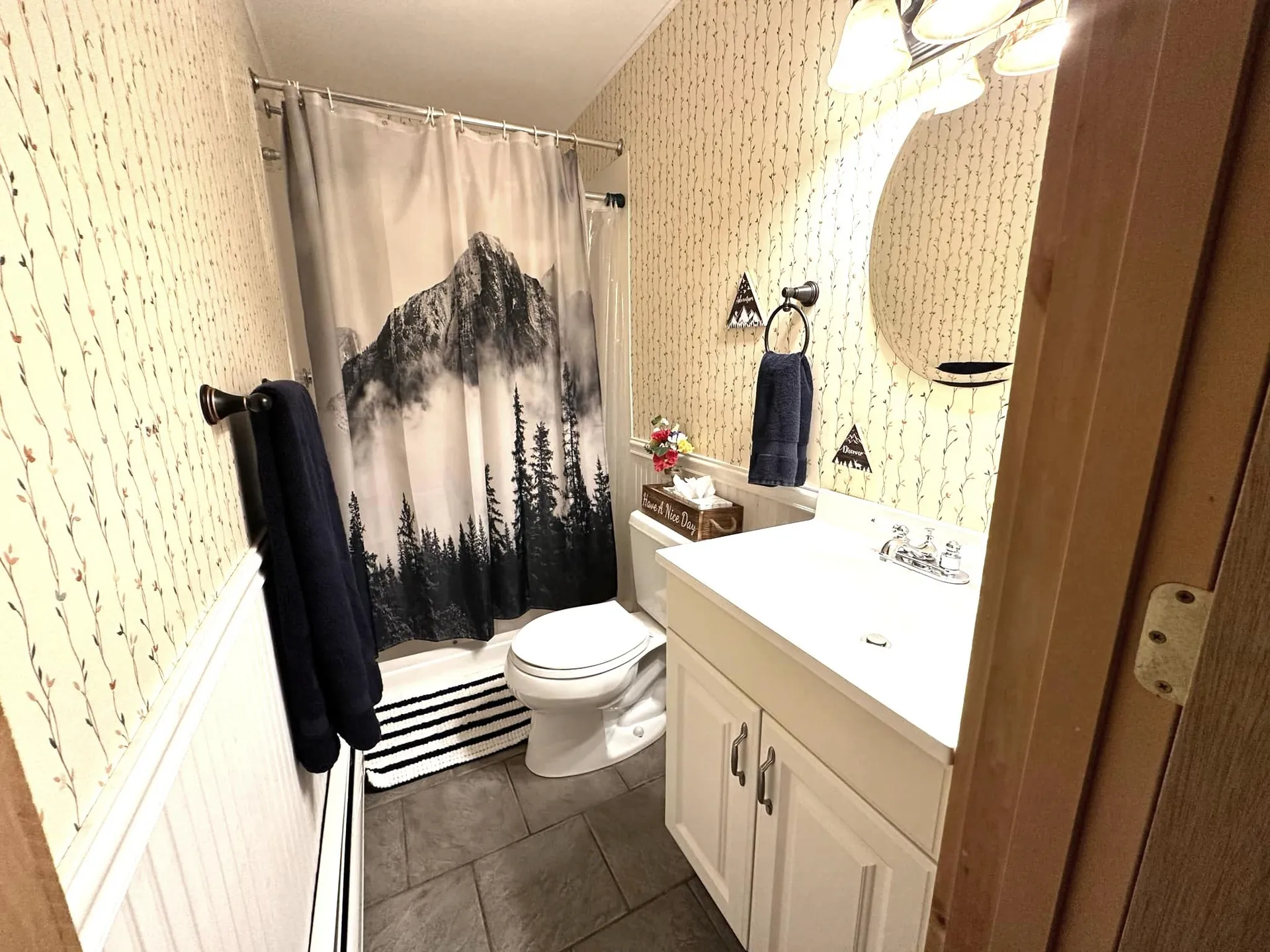 5e Polar Bear N Dover VT 05356