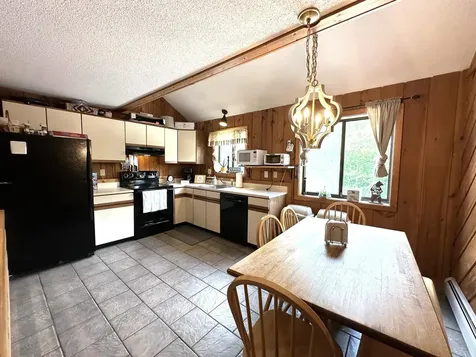 5E Polar Bear N Dover VT 05356