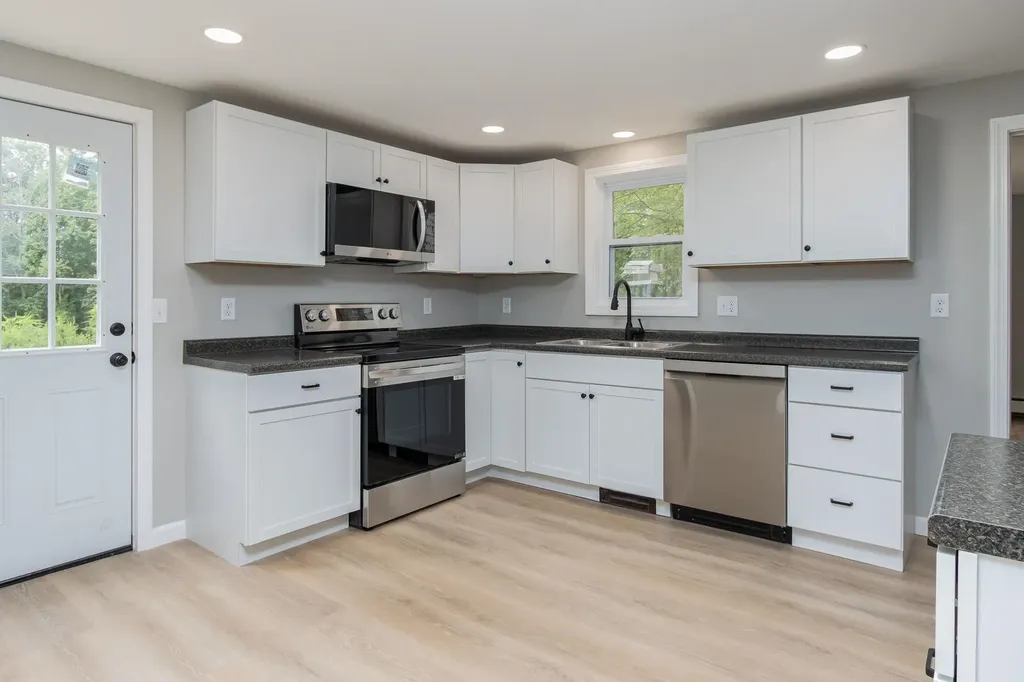 783 Hooksett Road Auburn NH 03032