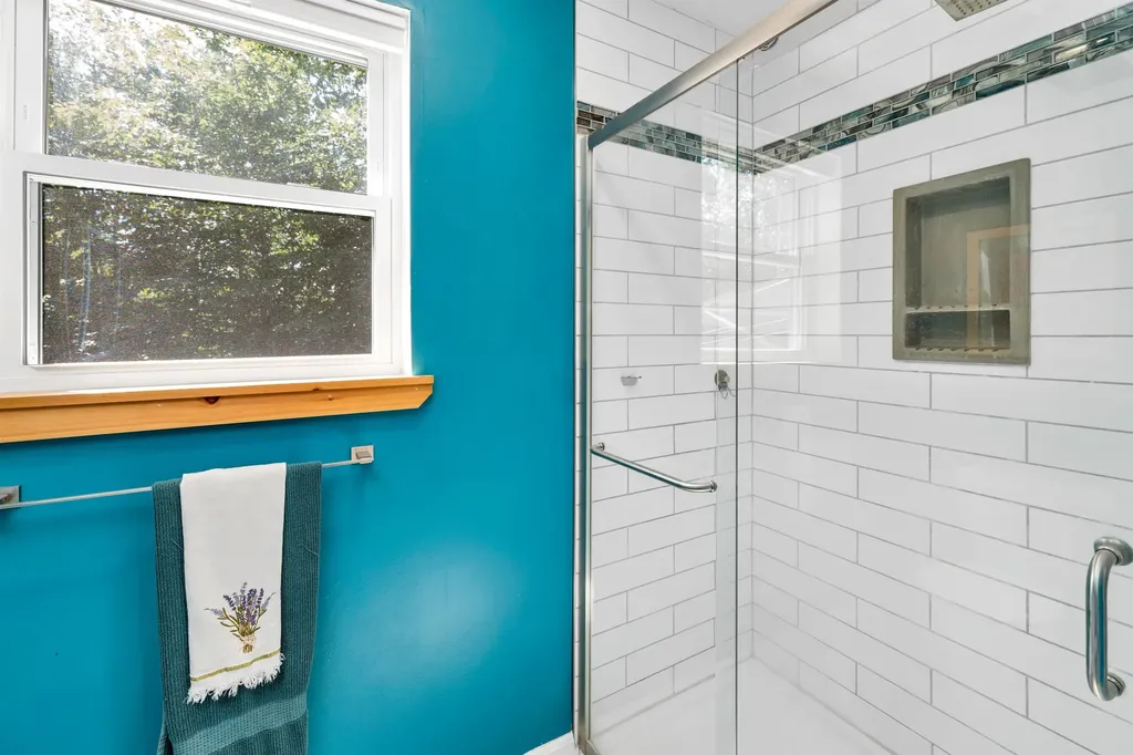 30 Bly Avenue Alton NH 03809