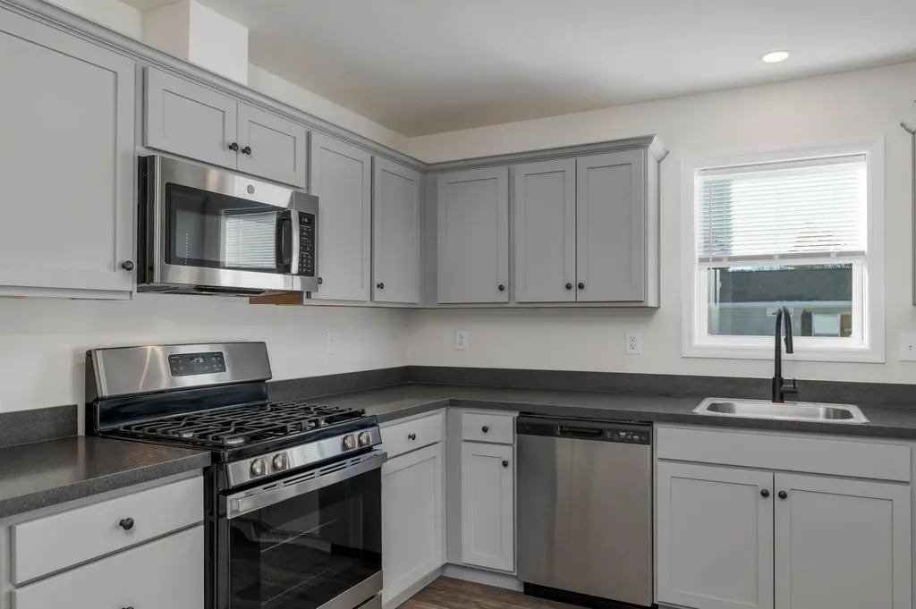 20-A Wildflower Lane Plymouth NH 03264