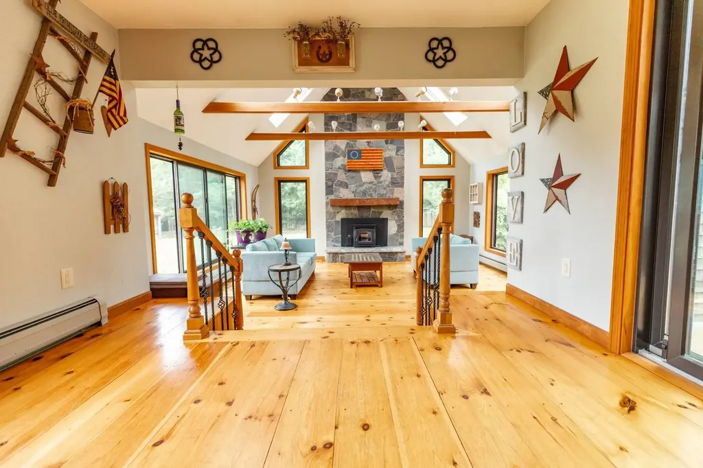 435 Old Francestown Road Weare NH 03281