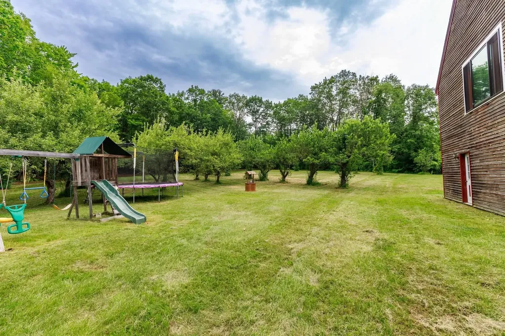 435 Old Francestown Road Weare NH 03281