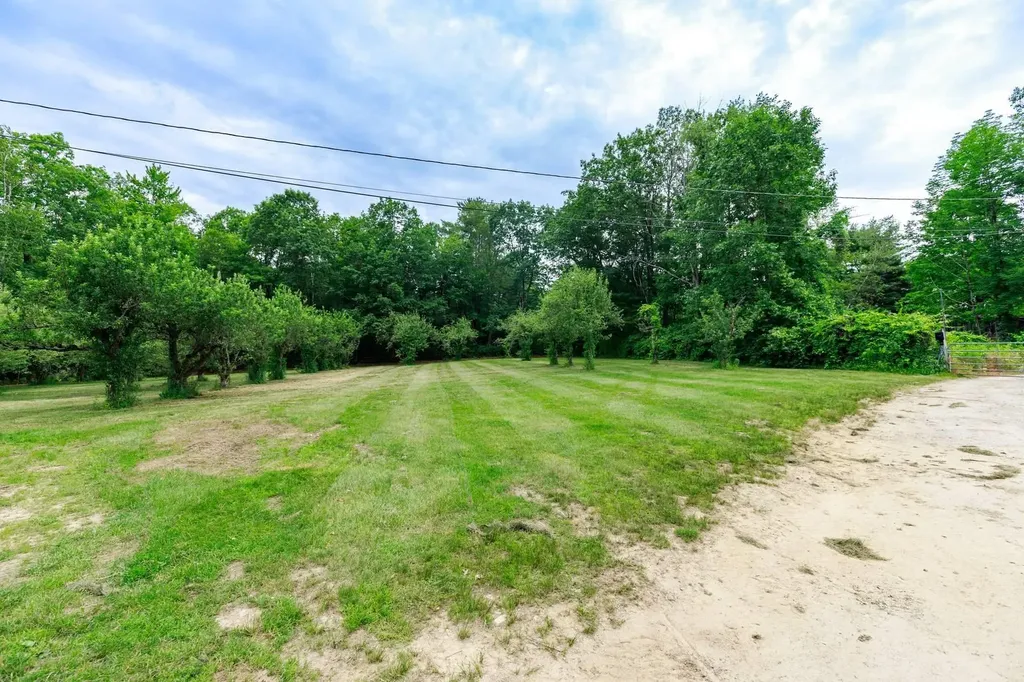 435 Old Francestown Road Weare NH 03281